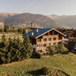 Maison Les Peupliers vue extérieure depuis le lac du Praz - Courchevel Online