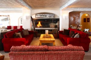 Grand Hôtel du Rond Point des Pistes - Salon avec cheminée